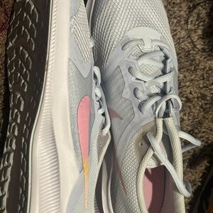 Nike Women's Gray and Pink Athletic Shoes